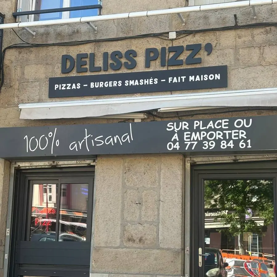 Lettres découpées — Deliss Pizz' – enseignes réalisé par Loire Pub