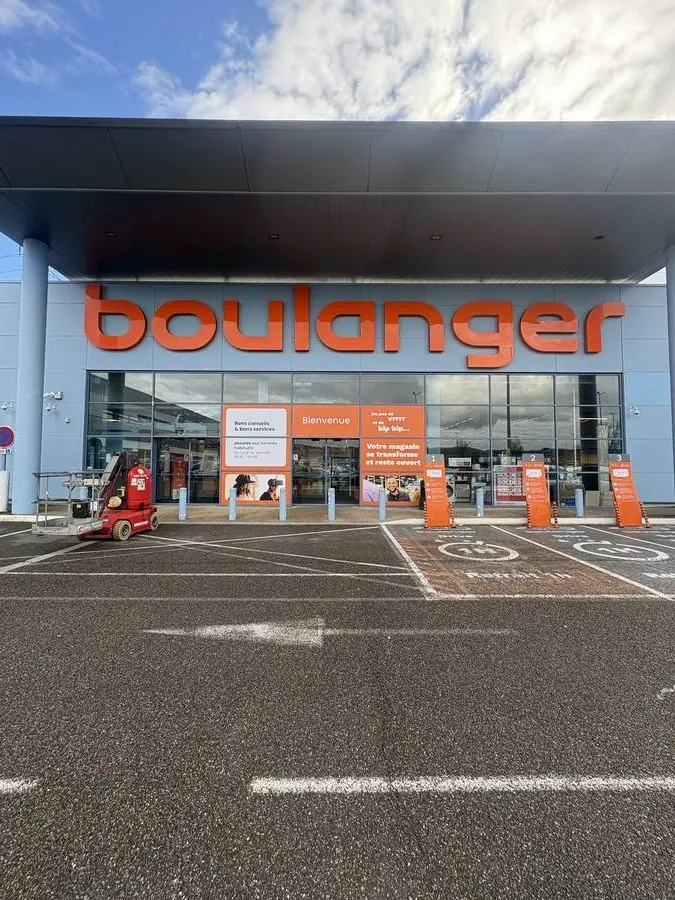 Enseigne façade — Magasin Boulanger – enseignes réalisé par Loire Pub
